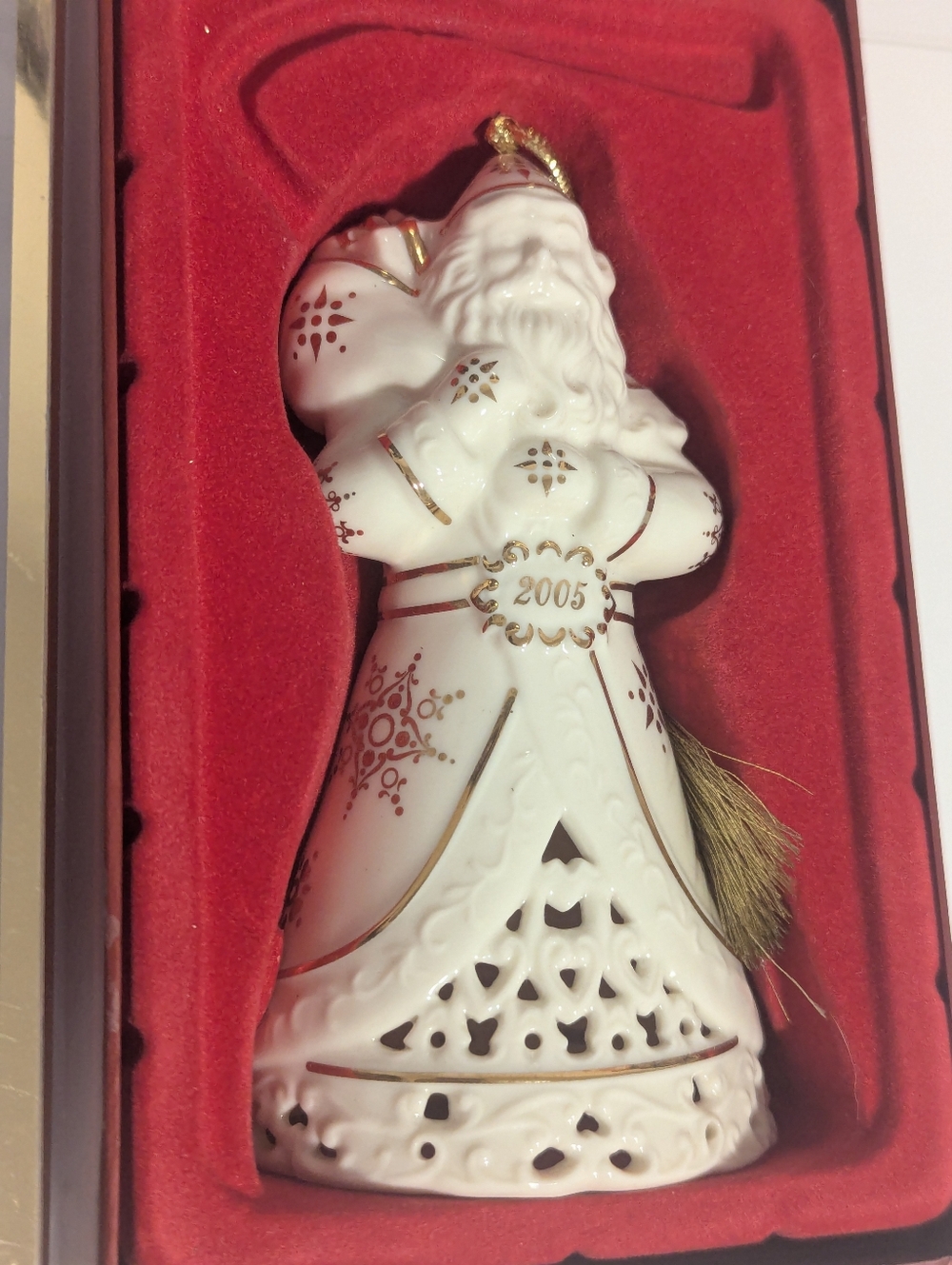Lenox 2005 Annual Santa Christmas Ornament - Picture 2 of 13